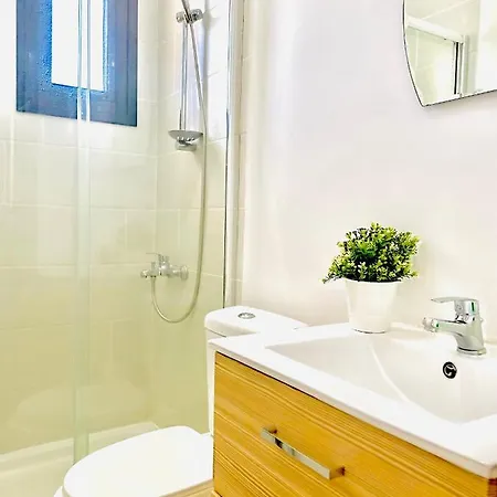 Bali 303 * لارنكا